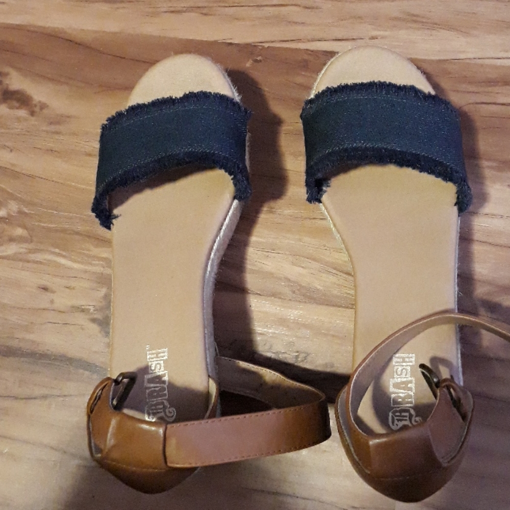 Sandals - Picture 3 of 3